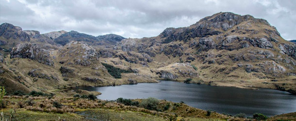 Students explore the Cajas National Park on a weekend excursion with Yanapuma
