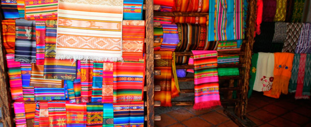 Students explore the crafts villages of Gualaceo and Chordeleg