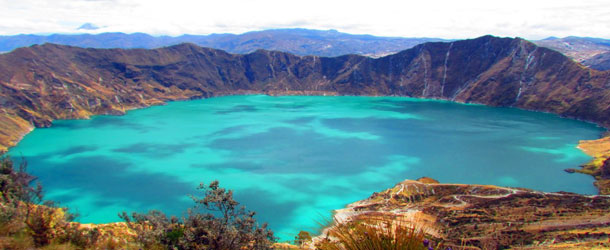 Adventure in Quilotoa crater lake in Ecuador