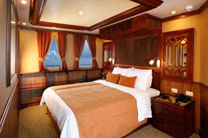 Luxury Galapagos last minute cruise