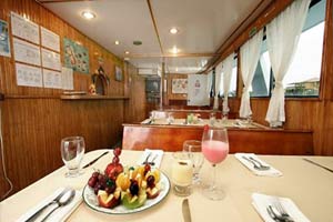 tourist class galapagos cruise last-minute