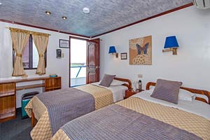 galapagos first class cruise last-minute