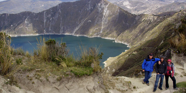 ecuador has crater lakes like quilotoa